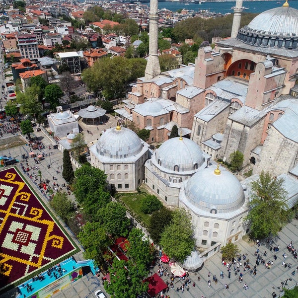 Foto diambil di Sura Hagia Sophia Hotel Sultanahmet oleh Fatih B. pada 4/29/2019