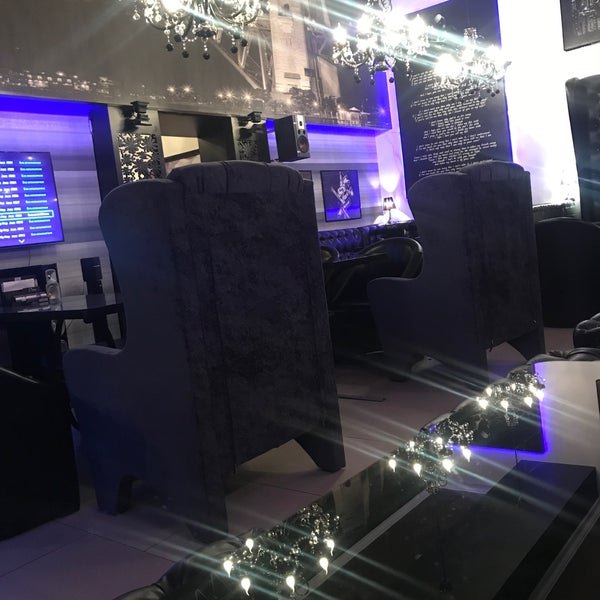 Foto diambil di One 2 One Lounge &amp; Restaurant oleh Fatih B. pada 4/28/2018