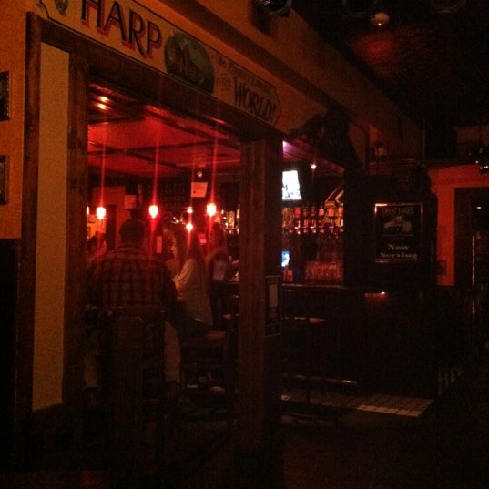 Foto tomada en Hibernian Pub  por Amanda L. el 12/12/2012