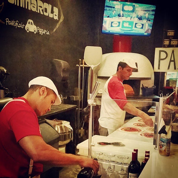 Снимок сделан в Pummarola Pastificio Pizzeria пользователем Grant S. 10/20/2014
