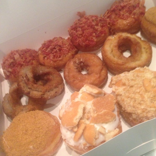 รูปภาพถ่ายที่ Julie Darling Donuts โดย Heather W. เมื่อ 11/1/2014