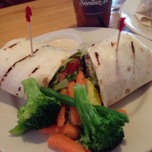 Foto diambil di McSeagull’s Restaurant oleh Heather W. pada 6/2/2014