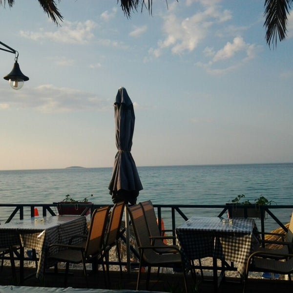 Das Foto wurde bei Stelakis Beach von Panos K. am 6/15/2014 aufgenommen
