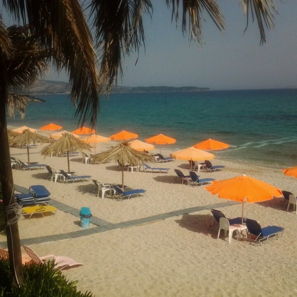 รูปภาพถ่ายที่ Stelakis Beach โดย Panos K. เมื่อ 6/29/2014