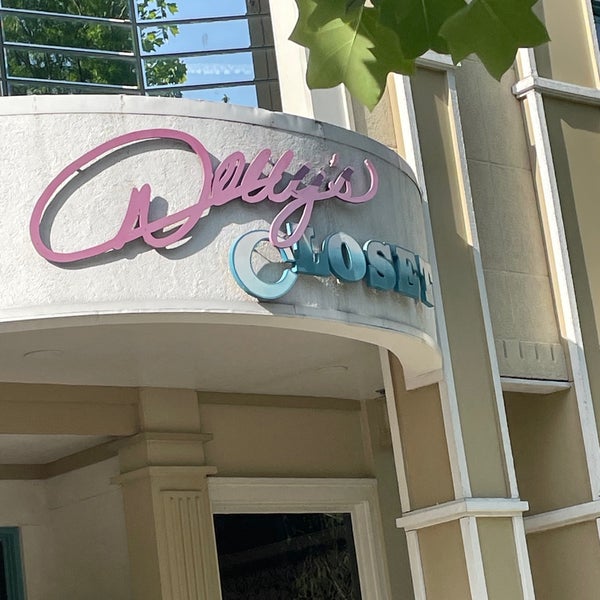 Dolly's Closet Boutique in Pigeon