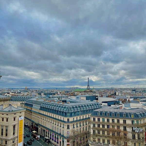 Foto tirada no(a) Terrasse des Galeries Lafayette por Abdullah ✨ em 12/28/2023