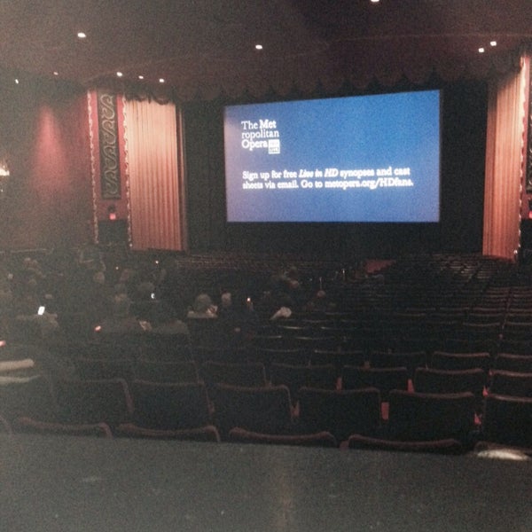 Снимок сделан в Ziegfeld Theater - Bow Tie Cinemas пользователем Carolyn M. 1/21/2015