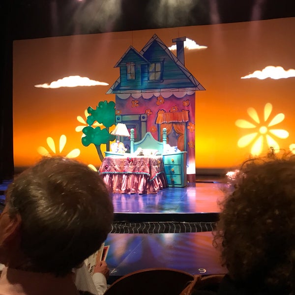 Foto diambil di Two River Theater oleh Carolyn M. pada 9/27/2018