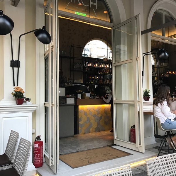 4/28/2019 tarihinde George .ziyaretçi tarafından Arch Cafe Eaterie'de çekilen fotoğraf
