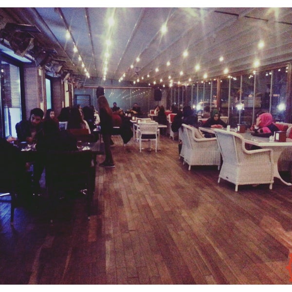 12/6/2014 tarihinde Erdem K.ziyaretçi tarafından Banjo Cafe&amp;Restaurant'de çekilen fotoğraf