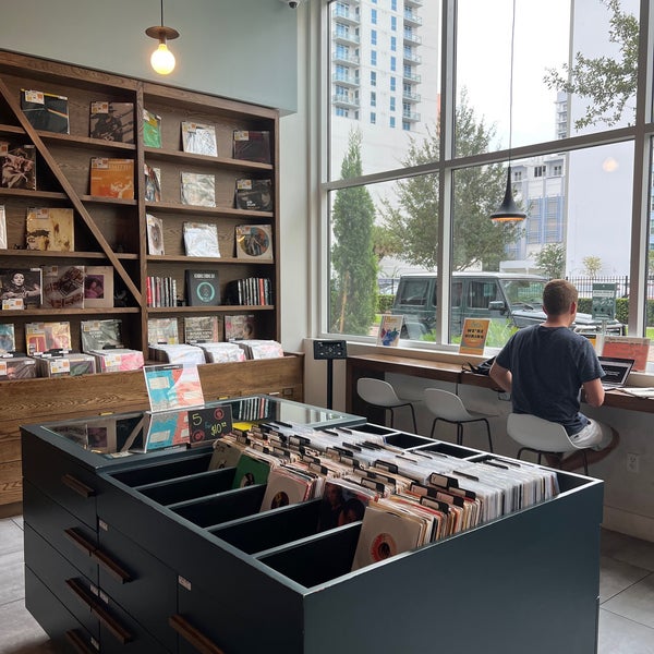 Bynx Coffee Shop in Orlando