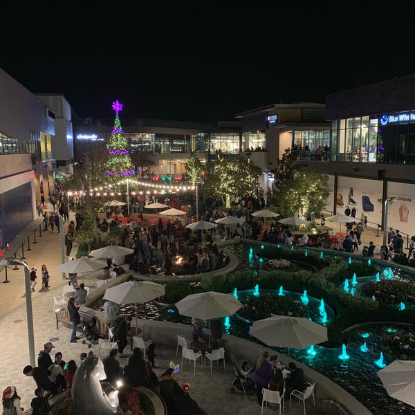 11/23/2019 tarihinde Noufziyaretçi tarafından Hillsdale Shopping Center'de çekilen fotoğraf