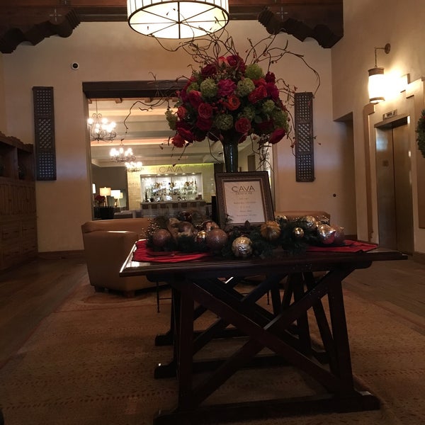 รูปภาพถ่ายที่ Eldorado Hotel &amp; Spa Santa Fe โดย Sandra E. เมื่อ 12/31/2015