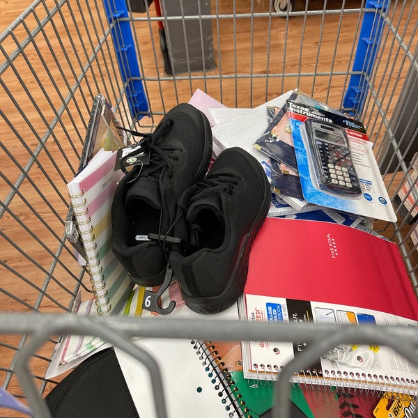 Walmart Supercenter West Burlington'da Hipermarket