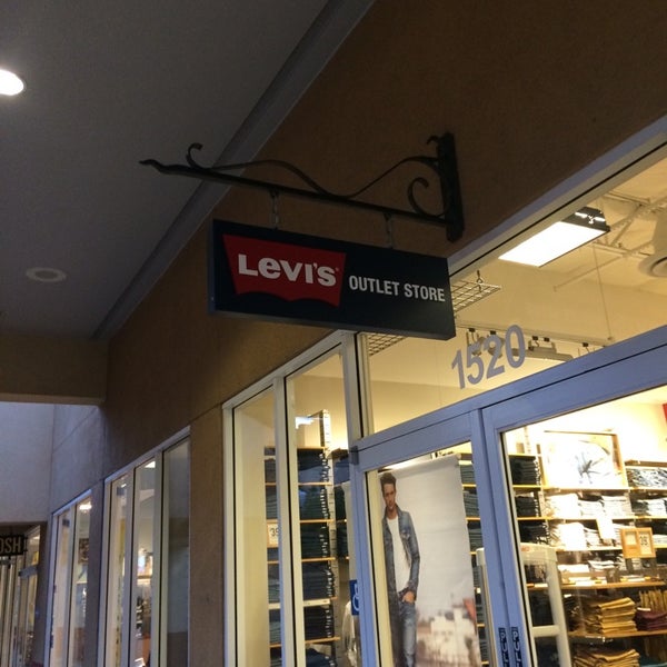 Levi's Outlet Store - 211 visitors