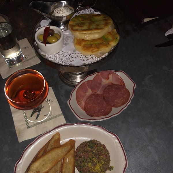 Bar ambiance is awesome. Perfect for dates or with friends. Late night menu is a deal! Steak tartare with black truffles is delicious! Have the « vieux carré » if you love a great old-fashioned.