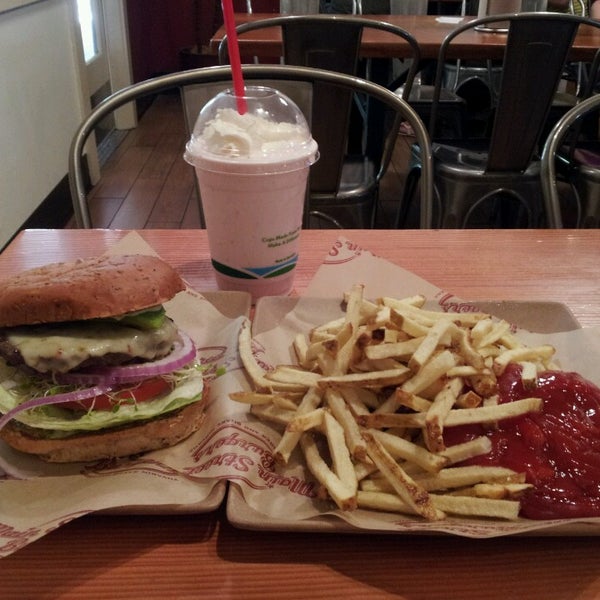 Photo taken at Main Street Burgers by Dave G. on 6/29/2013