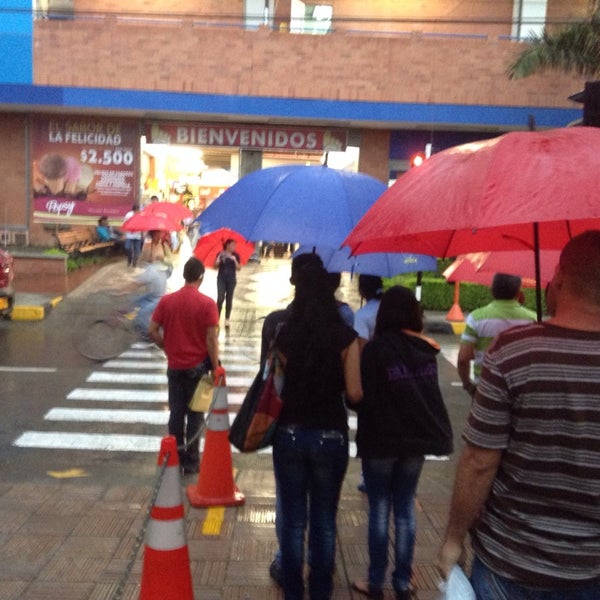 10/29/2013 tarihinde Alexis V.ziyaretçi tarafından Único Centro Comercial Outlet'de çekilen fotoğraf