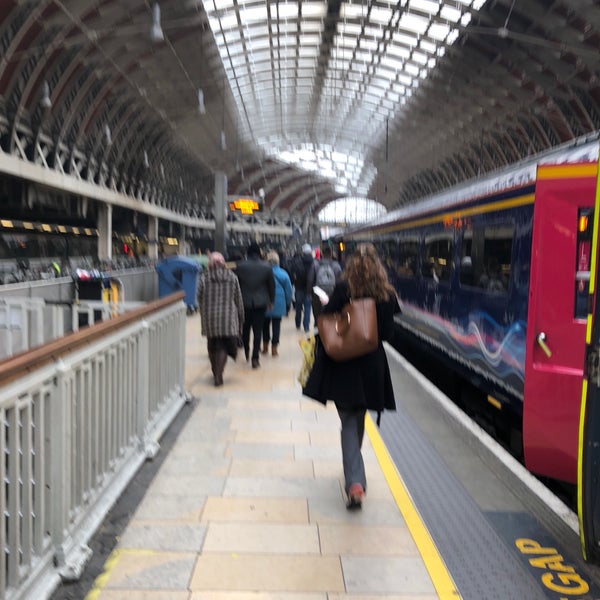 Photo taken at Paddington London Underground Station (Hammersmith &amp; City and Circle lines) by M J. on 2/21/2018