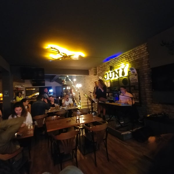 Foto diambil di Jun Bistro Pub oleh Mehmet D. pada 4/22/2018