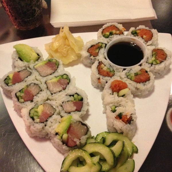 2/6/2013 tarihinde Courtney W.ziyaretçi tarafından Sushi Freak'de çekilen fotoğraf