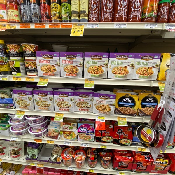 VONS Grocery Store in Walnut