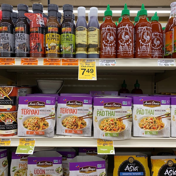 VONS Grocery Store in Walnut