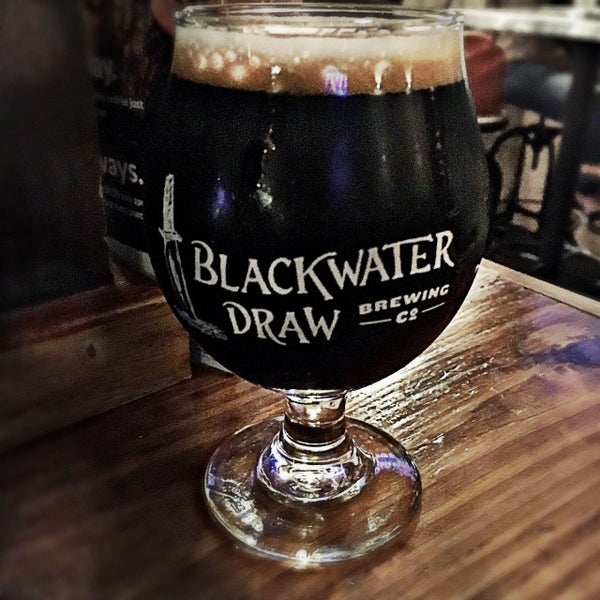 Foto tirada no(a) Blackwater Draw Brewing Company (303 CSTX) por Susan D. em 11/19/2017
