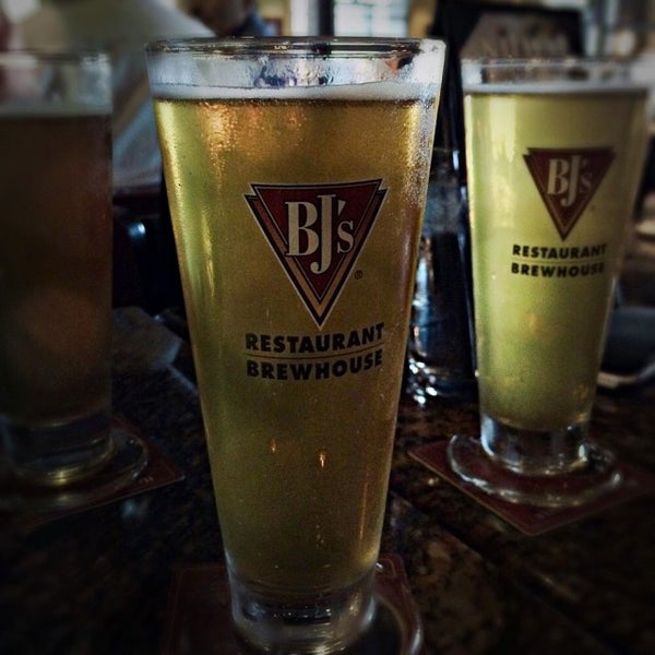 Foto diambil di BJ&#39;s Restaurant &amp; Brewhouse oleh Susan D. pada 5/21/2015