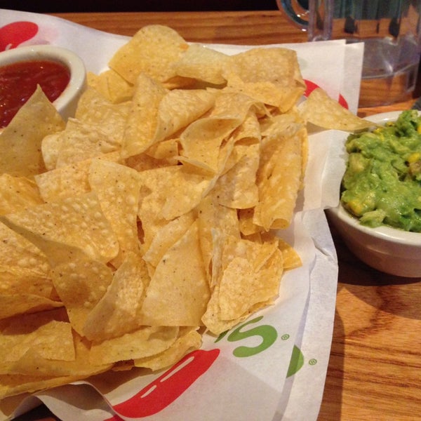 Photo taken at Chili&#39;s Grill &amp; Bar by Chris L. on 3/31/2014