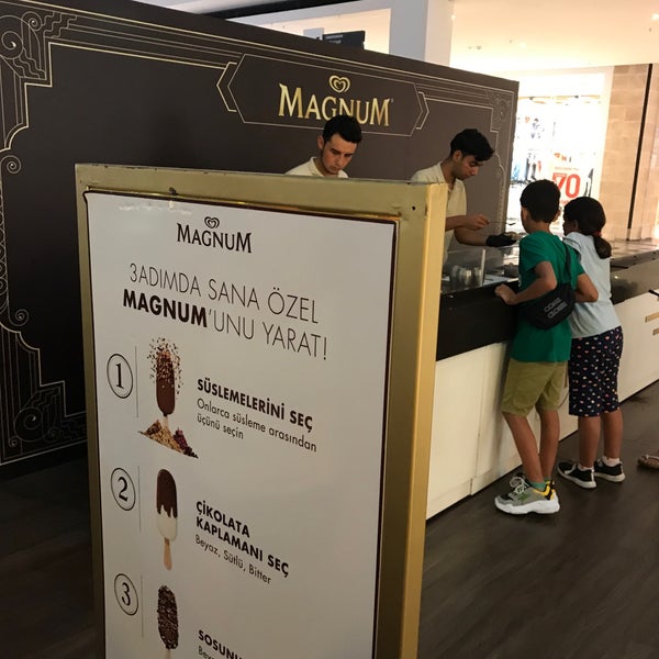 Photo taken at Magnum Store Bodrum by Emrah Y. on 8/12/2019
