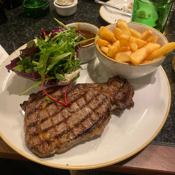 Брюссель меню. Брюссель меню. Брюссель меню. Barut b suites еда. Старинные кафе рестораны в брюсселе.