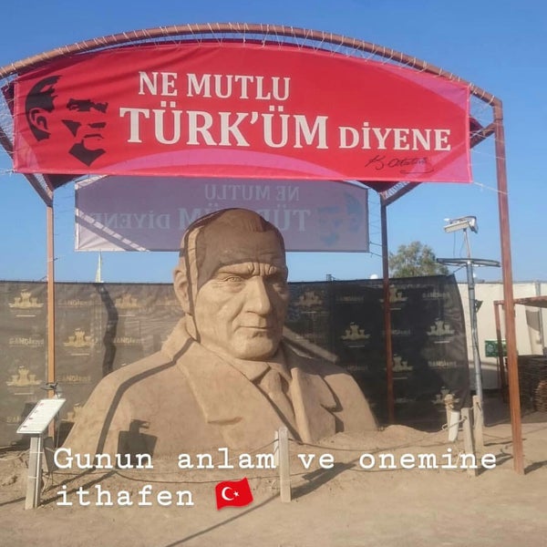 Das Foto wurde bei Sandland - Kum Heykel Müzesi von Mustafa G. am 10/29/2019 aufgenommen