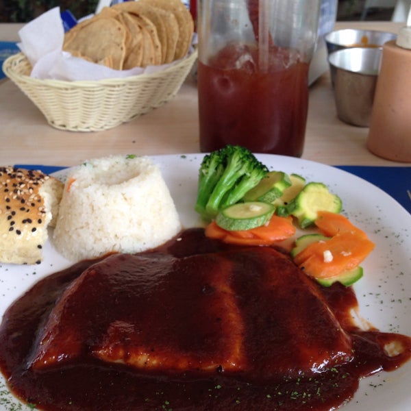 Photo taken at La Mar Restaurante by Pistóbal C. on 1/28/2015