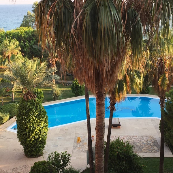 Das Foto wurde bei Club Turtaş Beach Hotel von Nazire Ş. am 8/13/2020 aufgenommen