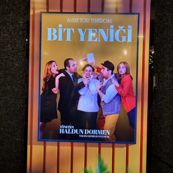 Foto diambil di Sahne Tozu Tiyatrosu Haldun DORMEN Sahnesi oleh Rukiye K. pada 11/20/2022