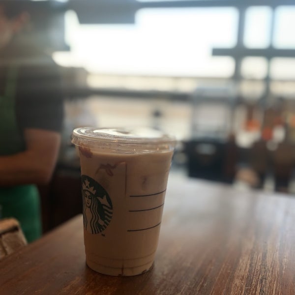 Foto scattata a Starbucks da ‏⠀ ‏★&#39;‏⠀ ‏ il 1/28/2020