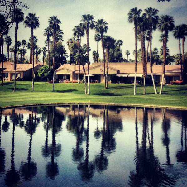 Foto diambil di Palm Valley Country Club oleh Tessa L. pada 3/19/2013