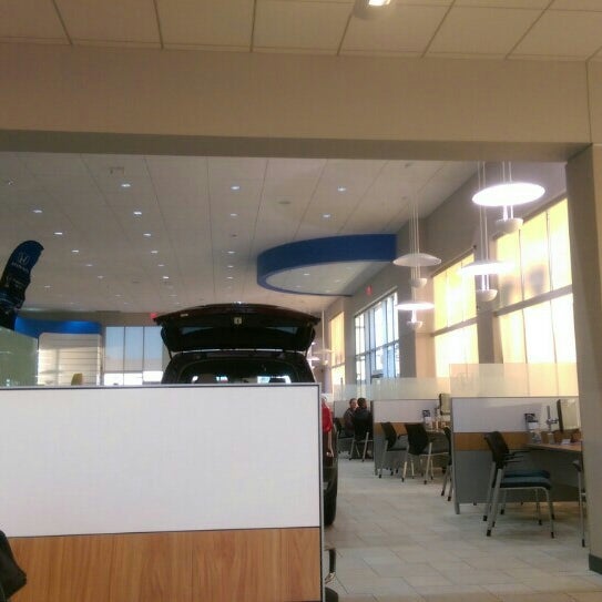 Photo taken at Luther Brookdale Honda by Xmodem R. on 10/24/2015