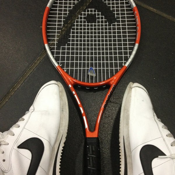 Foto tirada no(a) East Potomac Park Tennis Center por Mohamed D. em 7/7/2013