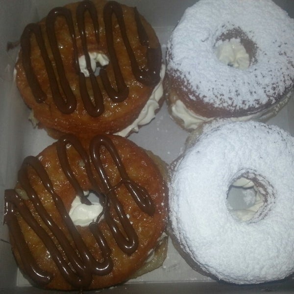 Foto scattata a Spudnuts Donuts da Priscilla I. il 7/6/2013
