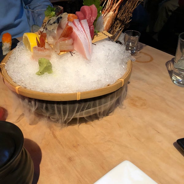 Снимок сделан в Blowfish Sushi to Die For пользователем John L. 4/25/2018
