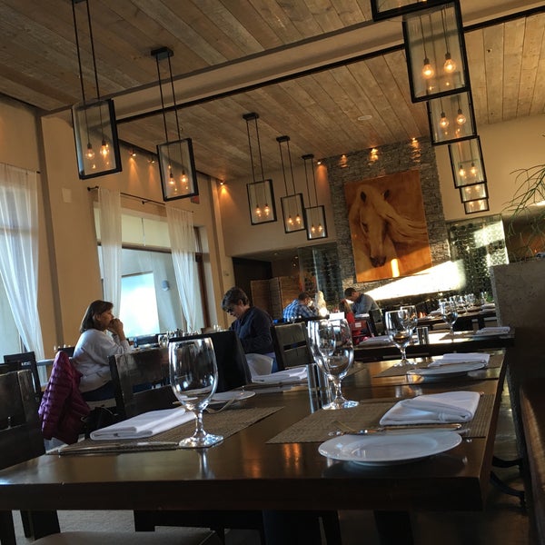 Foto tirada no(a) Terra Restaurant at Four Seasons Resort Rancho Encantado Santa Fe por John L. em 12/3/2015