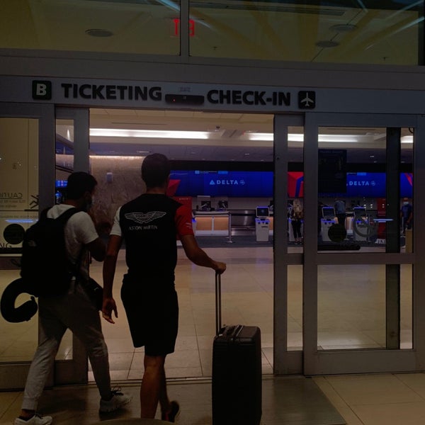 Delta Air Lines Checkin Orlando International Airport Orlando, FL