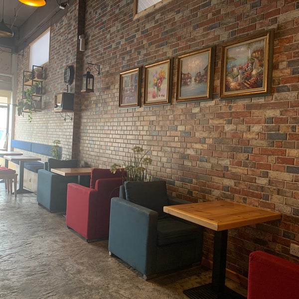 Photo prise au Mekyal Cafe - Specialty Cafe par ريما فواز le3/15/2021