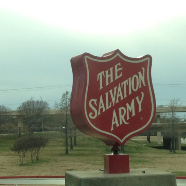 Foto tomada en The Salvation Army Family Store &amp; Donation Center  por Ed L. el 12/30/2012