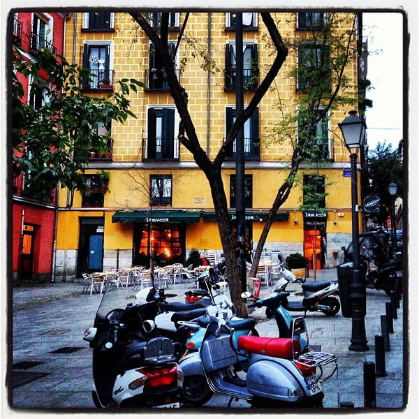 Plaza de Carlos Cambronero Plaza in Madrid