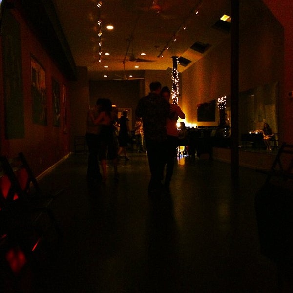 รูปภาพถ่ายที่ Philadelphia Argentine Tango School โดย Andrew Y. เมื่อ 5/21/2013