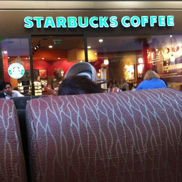 Photo taken at Starbucks by Vasco L. on 5/15/2013