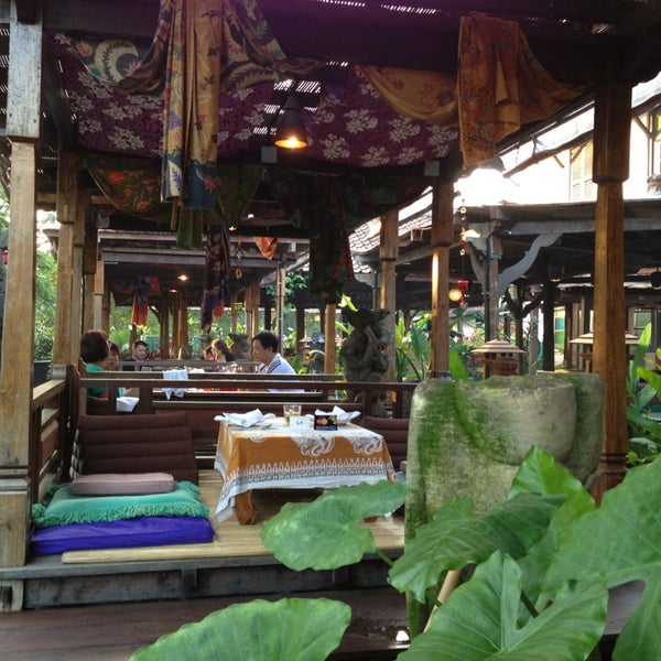 5/24/2013에 New Bali G.님이 Blue Bali on Cluny에서 찍은 사진